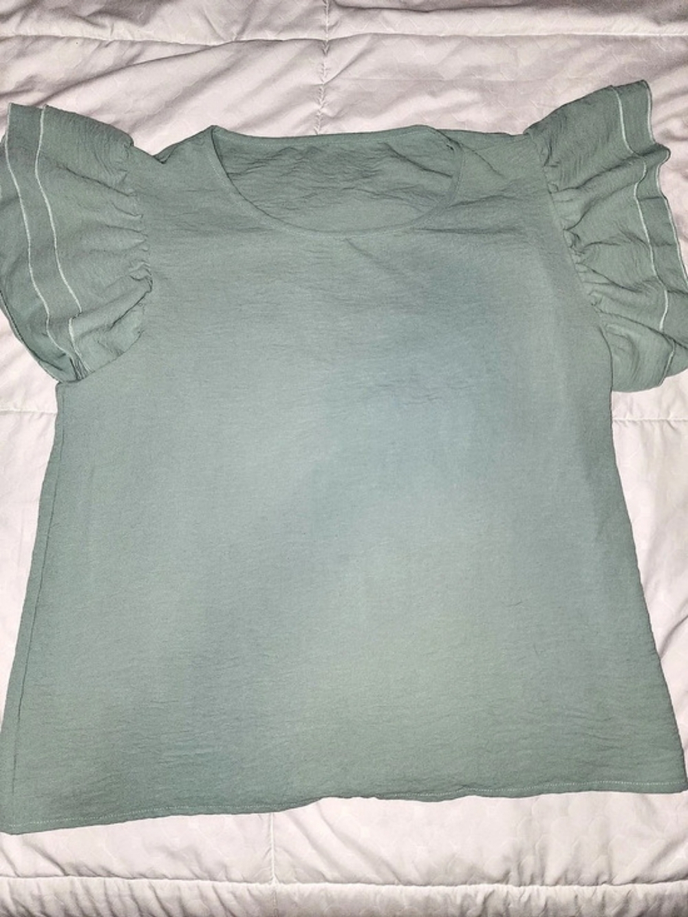 Short Sleeve Ruffle Top in Green Size Medium